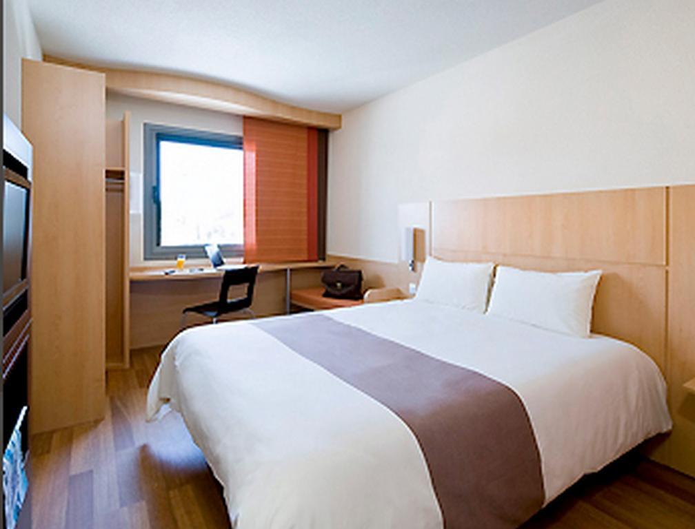 Ibis Lyon Est Hotel 3*