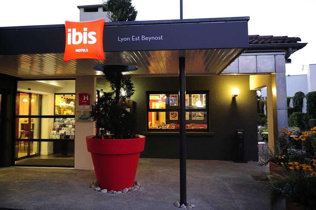 Ibis Lyon Est Hotel